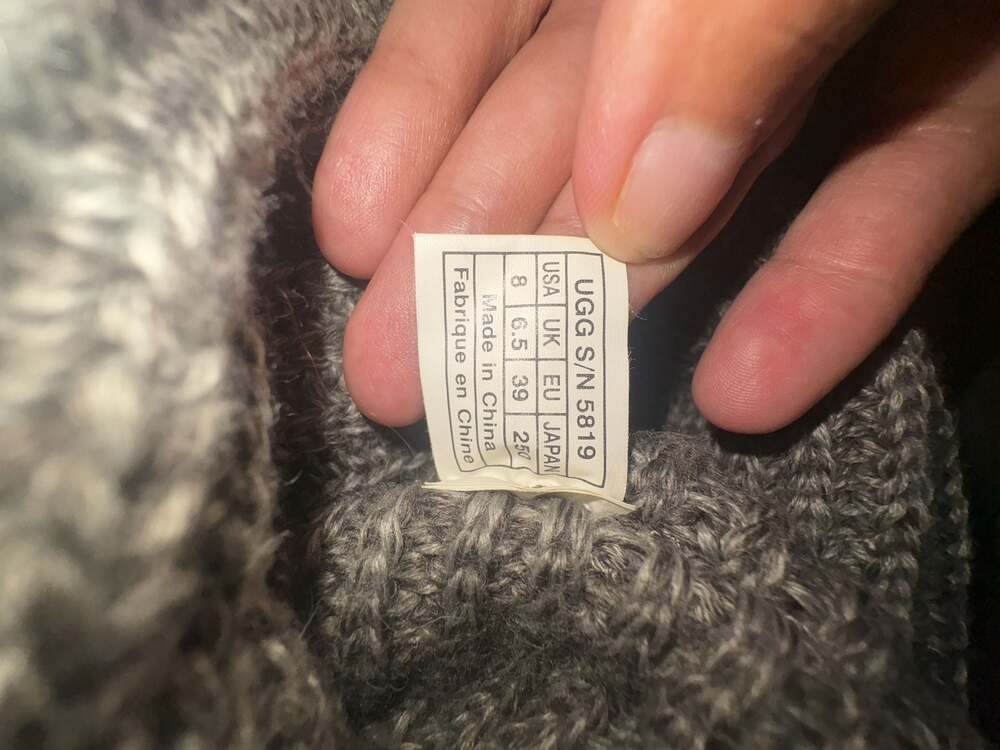 UGG - Picture 5 of 5
